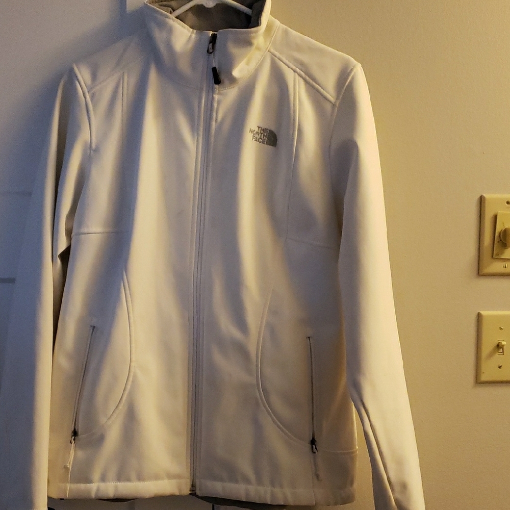 The North Face White Ski Jacket with Lightweight Design and Full-Length Zipper